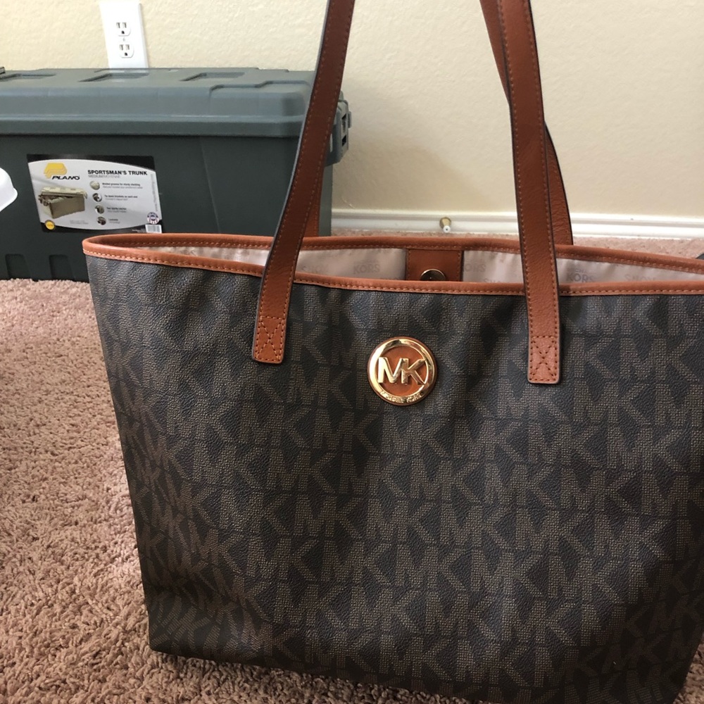 MK logo tote Like New